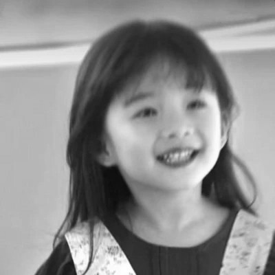 女生黑白色系高清真人头像图片(图67)