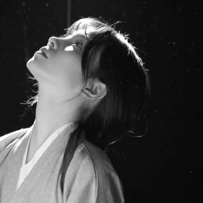 独特高清黑白女生头像(图98)