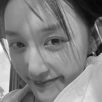 女生黑白色系高清真人头像图片(图99)