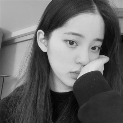 女生黑白色系高清真人头像图片(图95)