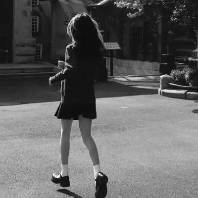独特高清黑白女生头像(图2)
