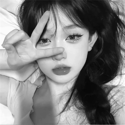 黑白气质微信女生头像图片(图90)