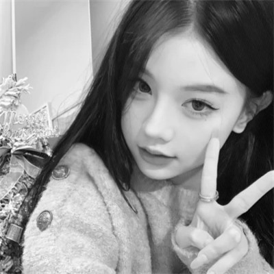 黑白气质微信女生头像图片(图75)