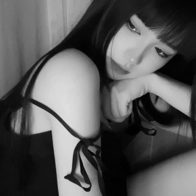 黑白气质微信女生头像图片(图61)