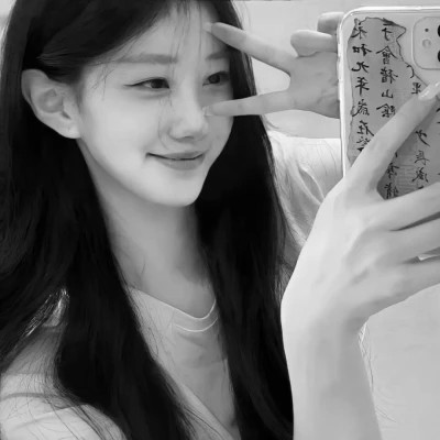 黑白气质微信女生头像图片(图47)