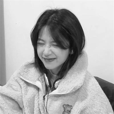 女生黑白色系高清真人头像图片(图88)