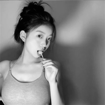 黑白气质微信女生头像图片(图78)