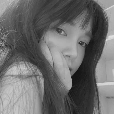 女生黑白色系高清真人头像图片(图107)