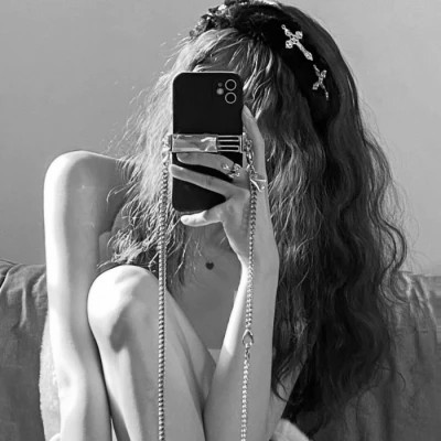 黑白气质微信女生头像图片(图29)