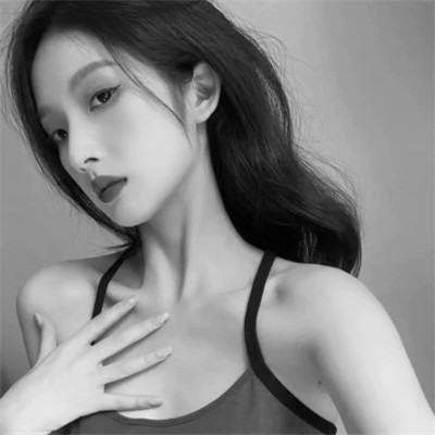 黑白气质微信女生头像图片(图37)