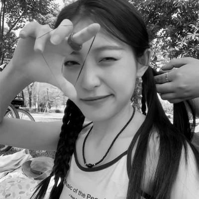 黑白气质微信女生头像图片(图58)