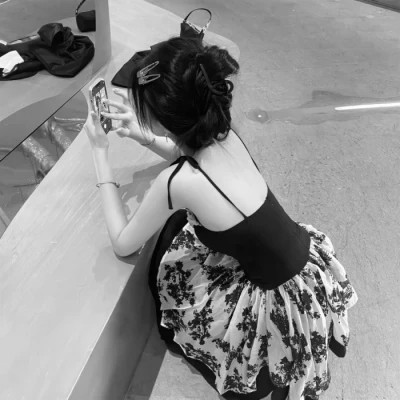 黑白气质微信女生头像图片(图65)