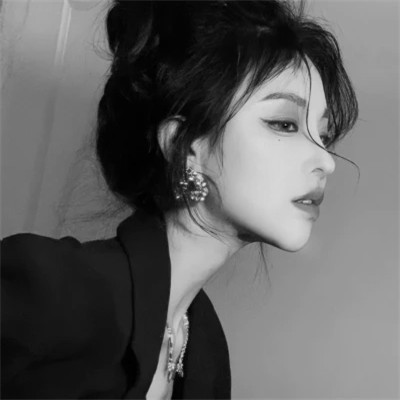 黑白气质微信女生头像图片(图80)