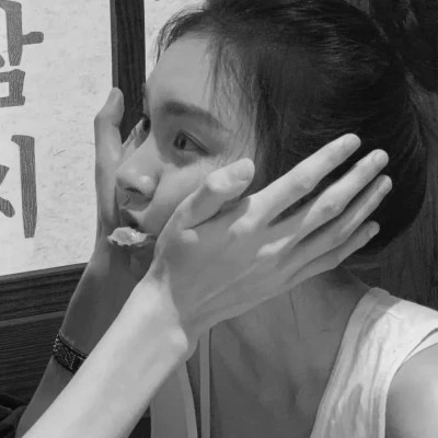 黑白气质微信女生头像图片(图48)