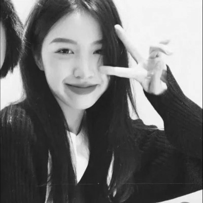 女生黑白色系高清真人头像图片(图66)