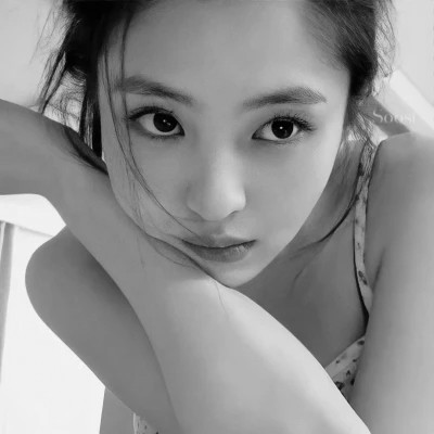 独特高清黑白女生头像(图65)
