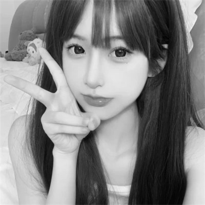 黑白气质微信女生头像图片(图72)