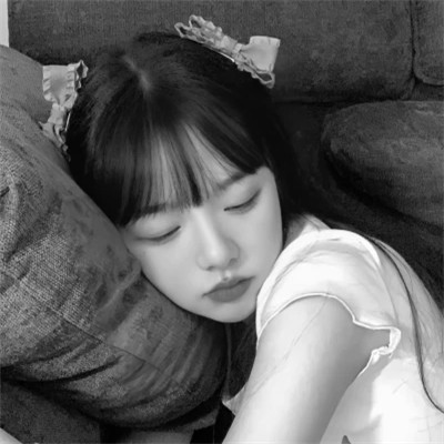 黑白气质微信女生头像图片(图77)