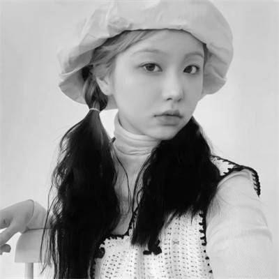 黑白气质微信女生头像图片(图102)