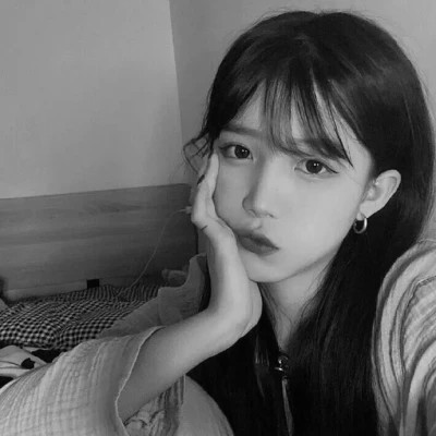 黑白气质微信女生头像图片(图45)