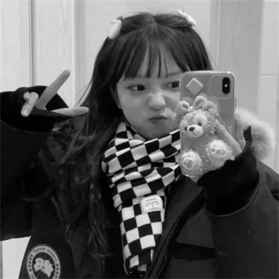 女生黑白色系高清真人头像图片(图81)