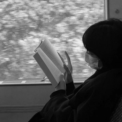 女生黑白色系高清真人头像图片(图65)