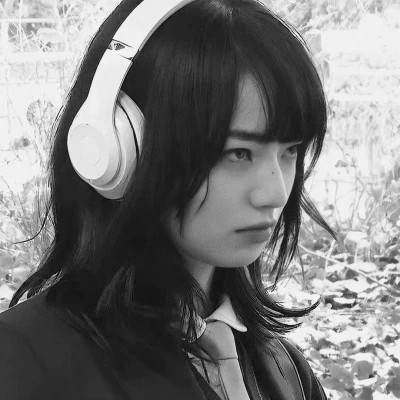 女生黑白色系高清真人头像图片(图63)