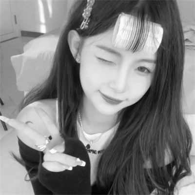 黑白气质微信女生头像图片(图71)