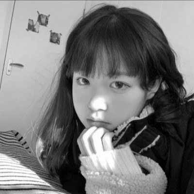 女生黑白色系高清真人头像图片(图87)