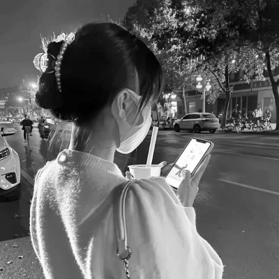 超甜黑白真人情侣头像一人一半(图38)