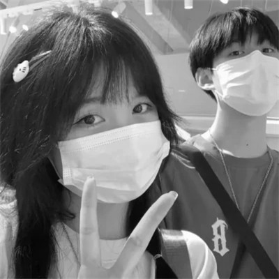 超甜黑白真人情侣头像一人一半(图9)