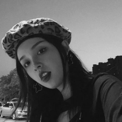 超酷高冷黑白女生头像(图54)