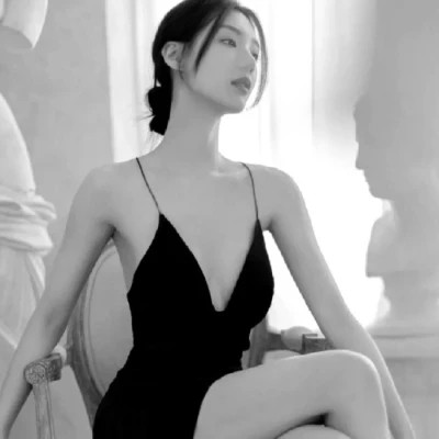 精选冷艳黑白真人女生头像(图66)