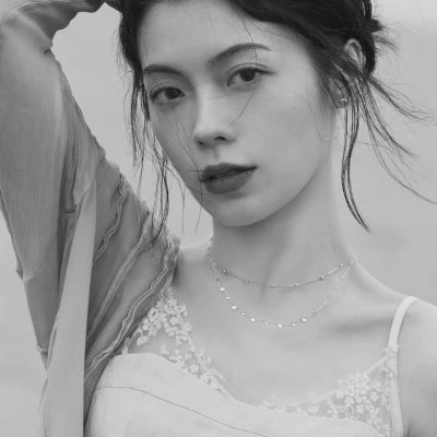 精选冷艳黑白真人女生头像(图69)