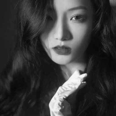 超酷黑白女生头像(图99)