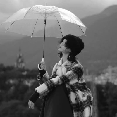 精选冷艳黑白真人女生头像(图74)