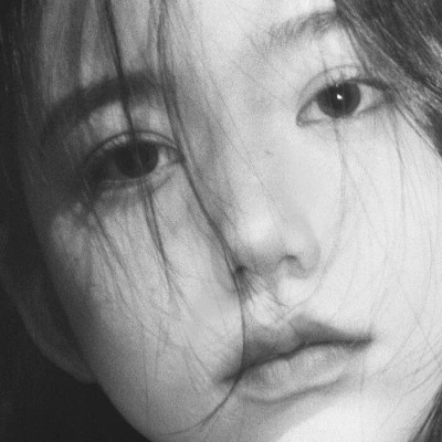 超酷高冷黑白女生头像(图63)