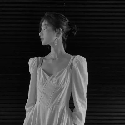 超酷黑白女生头像(图50)