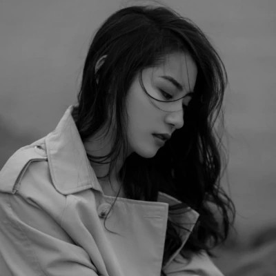 黑白女人霸气御姐范头像(图72)