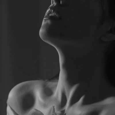 黑白高冷女生头像(图80)