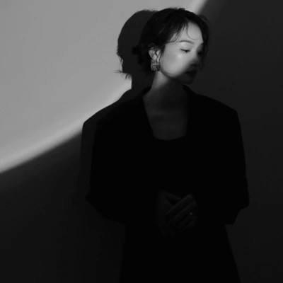 高冷女神范黑白冷淡风头像(图64)