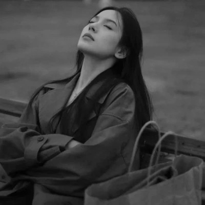 黑白女人霸气御姐范头像(图70)