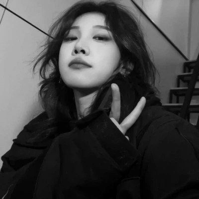 精选冷艳黑白真人女生头像(图72)