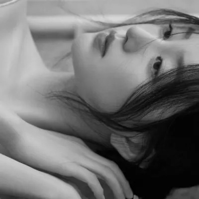 黑白高冷女生头像(图103)