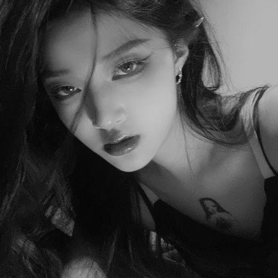 超酷黑白女生头像(图96)