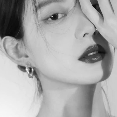 超酷黑白女生头像(图87)