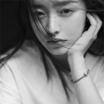 高冷女神范黑白冷淡风头像(图65)