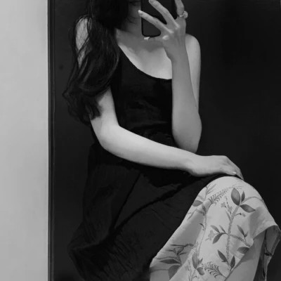 女生不露脸黑白头像(图43)