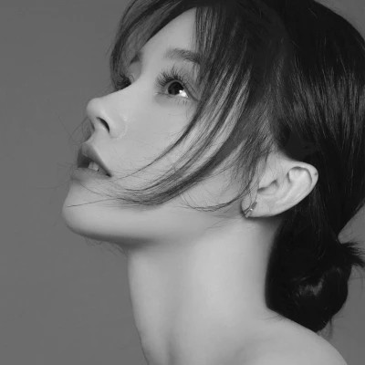超酷黑白女生头像(图73)