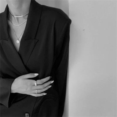 高冷女神范黑白冷淡风头像(图75)